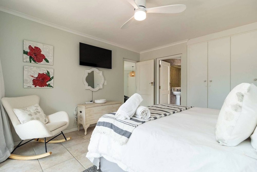 Beachfront Villa Sea Breeze, Hout Bay, Cape Town