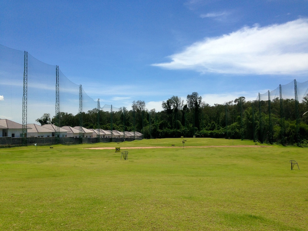 Suwan Driving Range and Resort