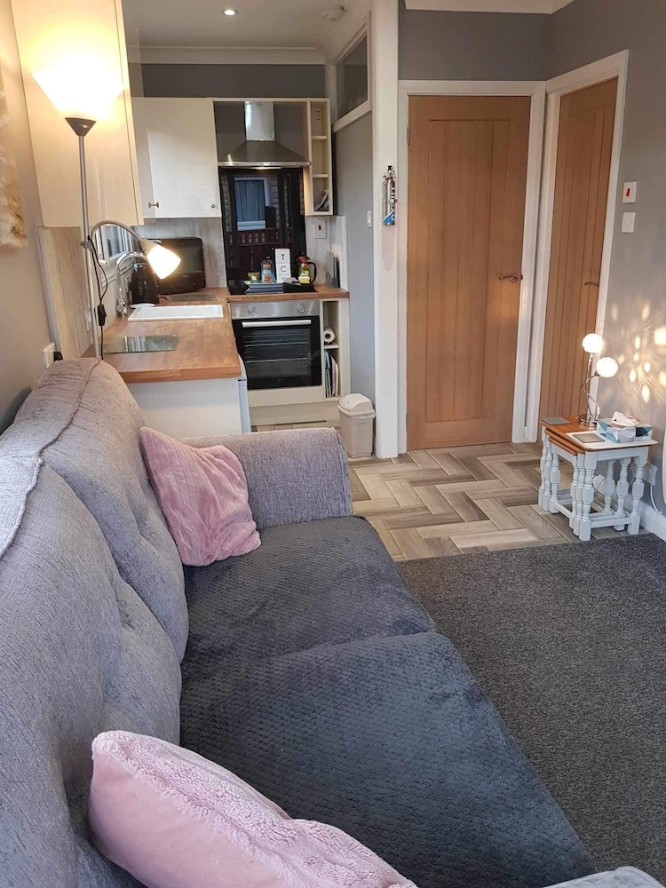 Cosy Corner, Sleeps 2 Only Friendly South Shore