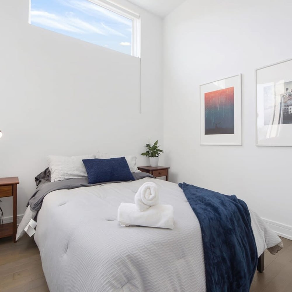 4-bedroom Penthouse w 2 Large Balconies Rooftop