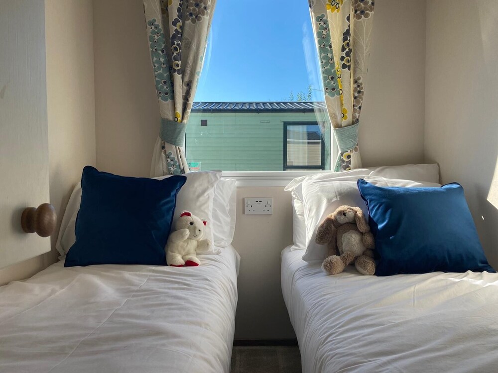 Bay View 37 Oceans Edge by PRL Lodge Hire view 2