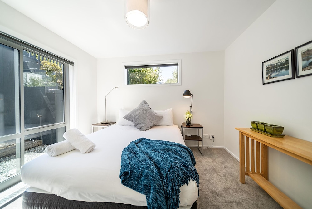 2-BEDROOM APARTMENT - BEECHWOOD view 3