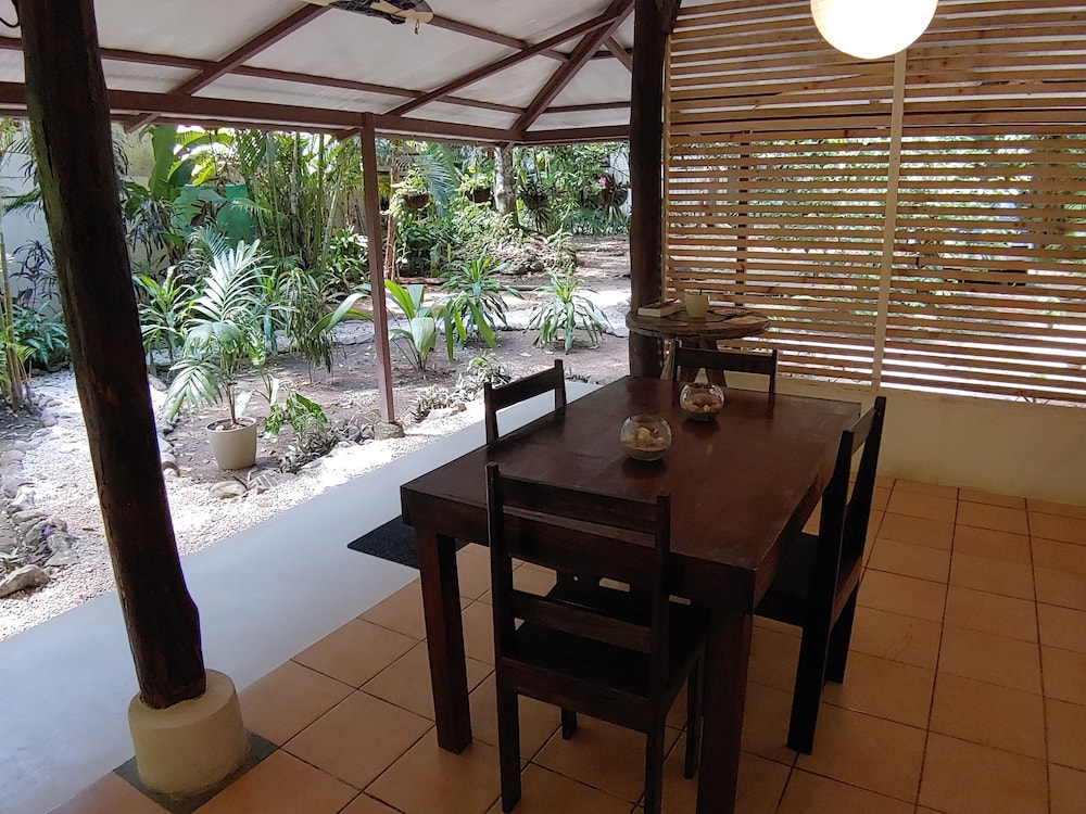 Colibri Surf House & Flats