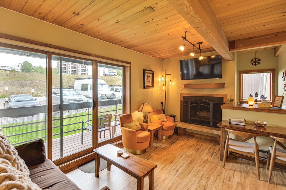 The Love Shack - A Couple's Colorado Retreat!