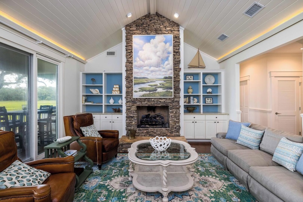 111 Cardinal Crest