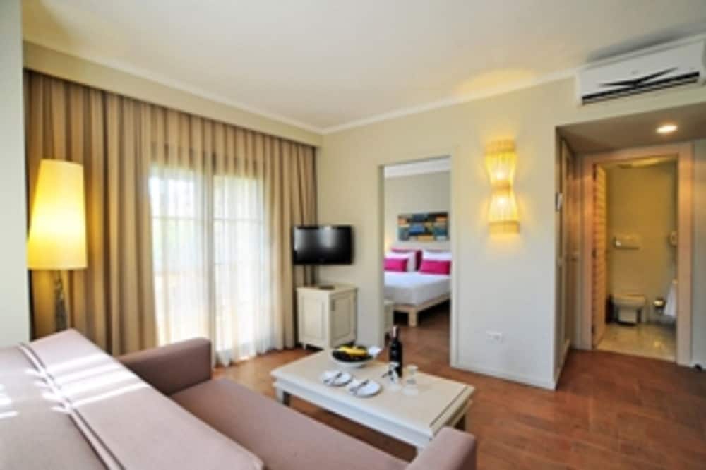 Zeytinada Otel - Image 19