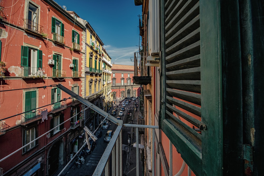 MAESTOSA CASA IN NAPOLI CENTRO