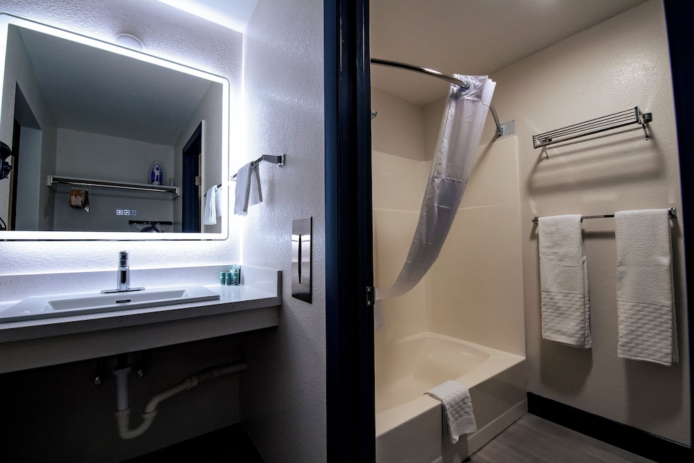 Surestay By Best Western Forsyth