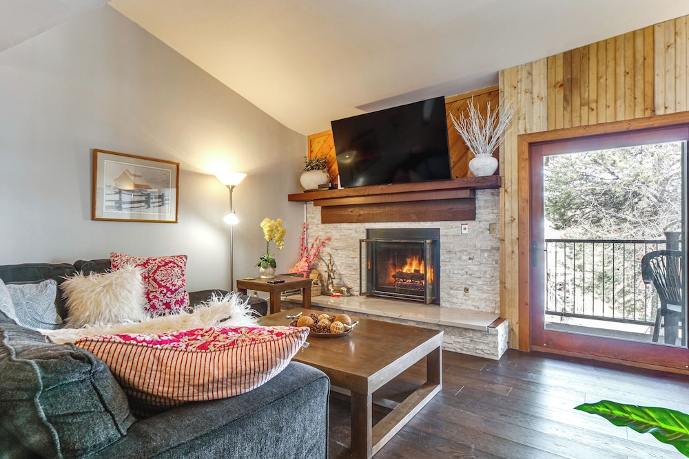 Walk to Main Street: Breck Condo w/ Balcony!