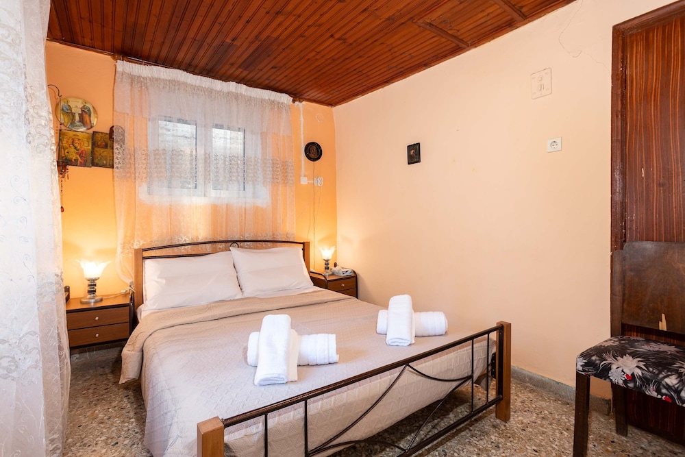 Pylos Sunset Retreat With Panoramic Sea Views