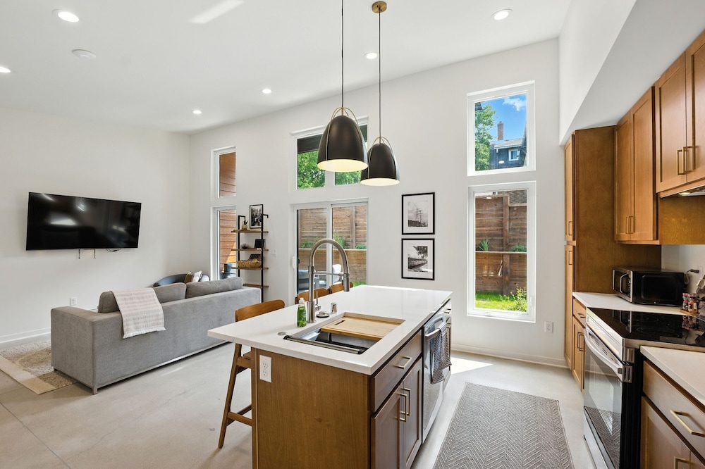 500 House - Unit C 1 Bedroom Townhouse