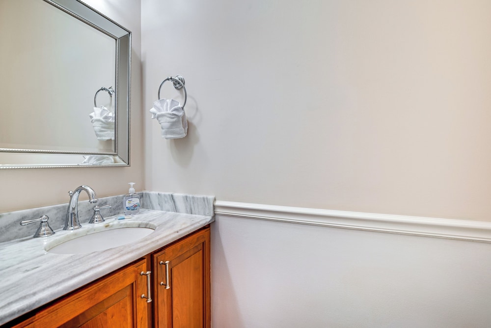 Steps to Sand: Walkable Condo in Myrtle Beach!