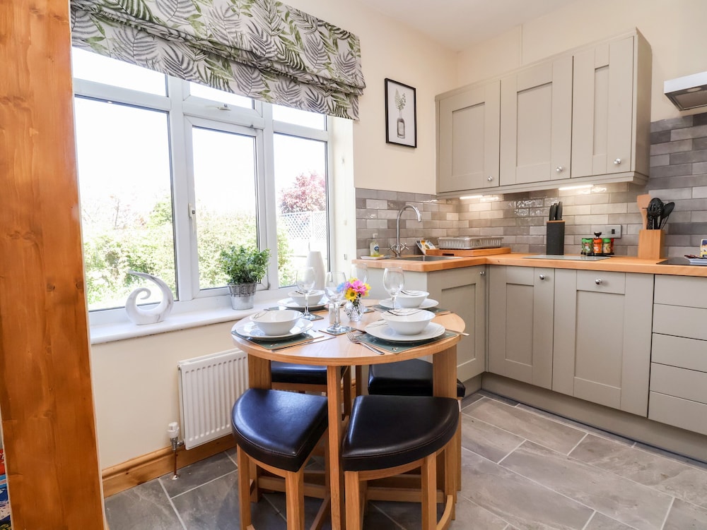 3 Rhyd Drive