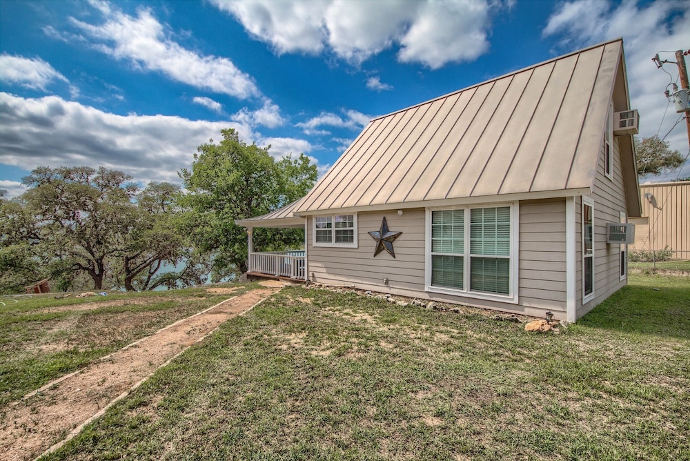 Tranquility By The Shore Cl1105b 4 Bedroom Home by RedAwning