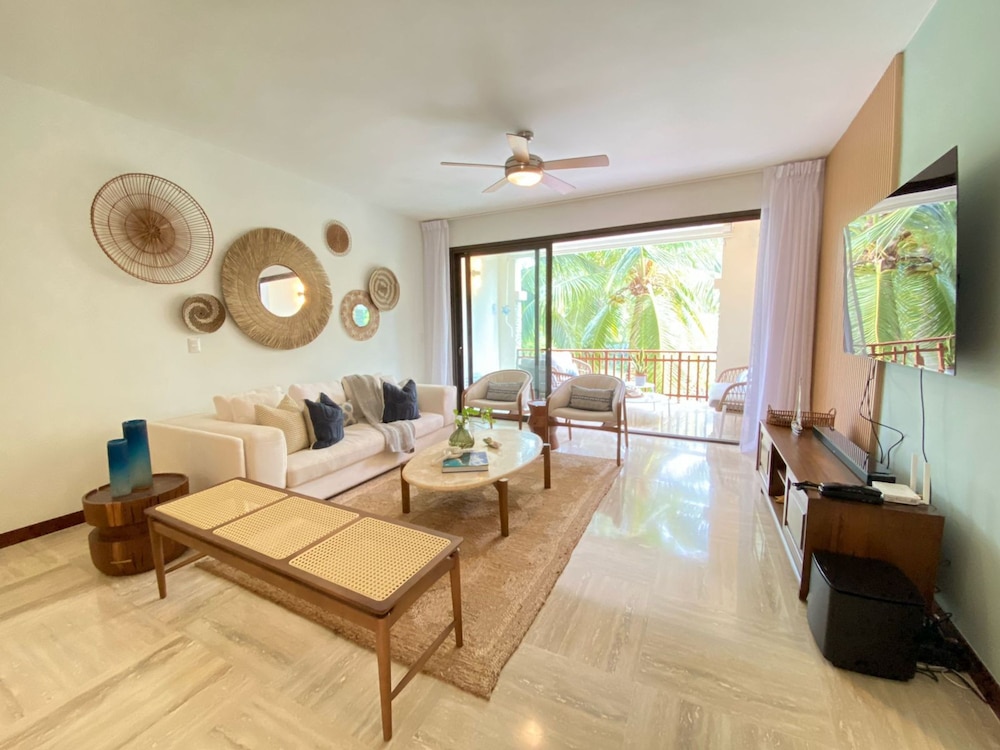 2BR 6 Guest Balcony in Portillo Close to Beach