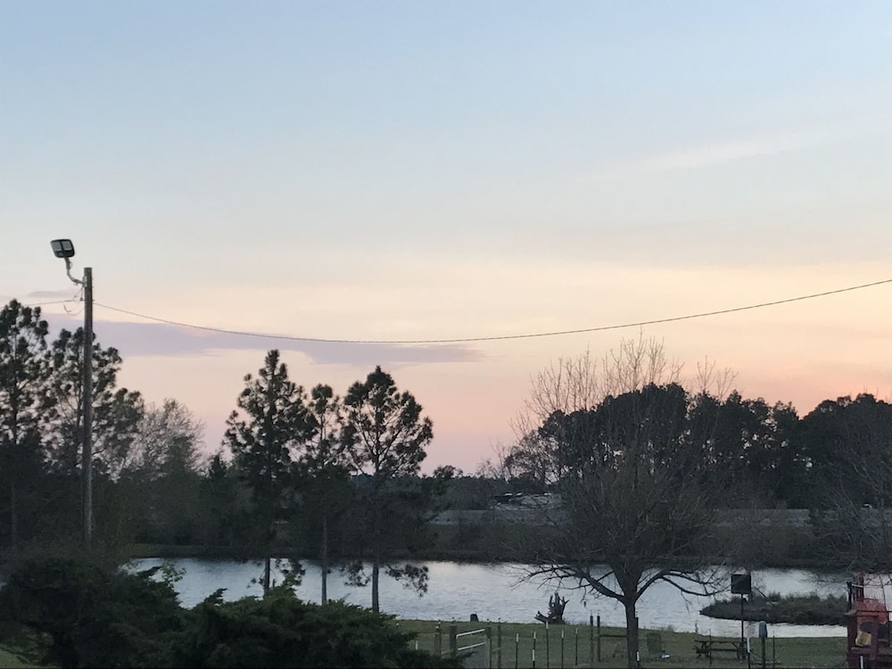 Budget Lakeview Inn
