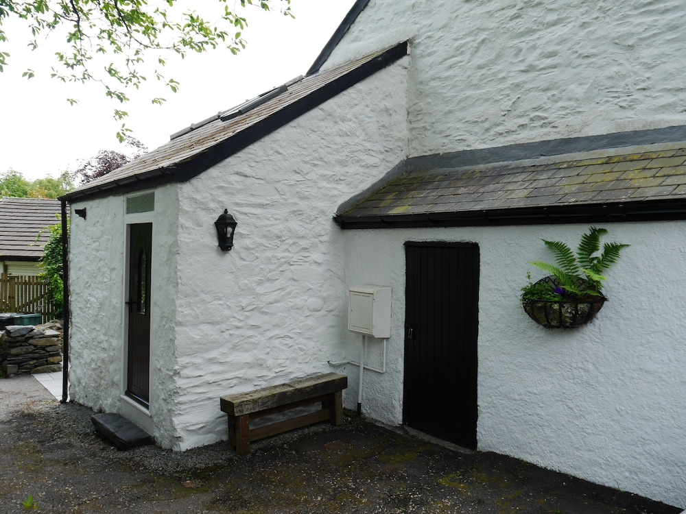Glan Y Ddol