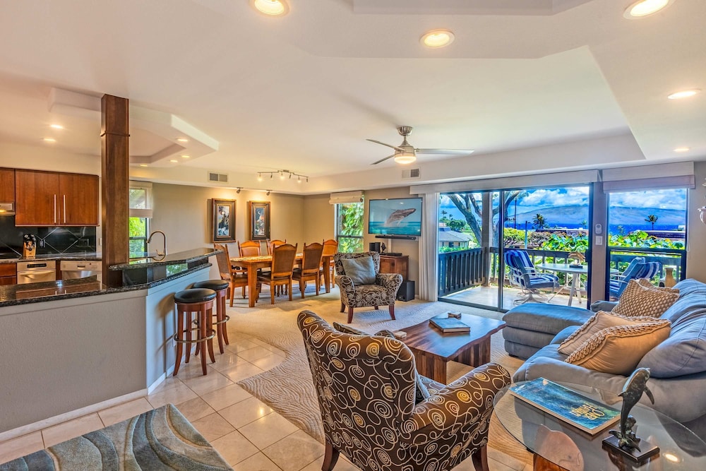 Ocean View Kaanapali Condo w 2 Lanais Loft AC Pool Walk to Beach