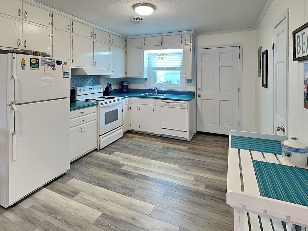 Catch A Wave by Topsail Realty