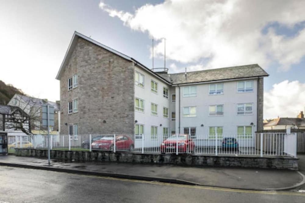 Modern Studios, BANGOR - SK view 3