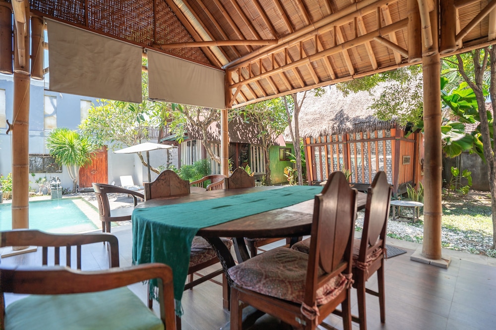 Room-cozy 2-bedroom Lumbung Cabin in San