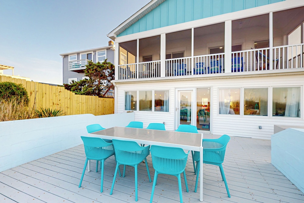 5BR Beachfront Home w/ Large Deck, Grill, W & D
