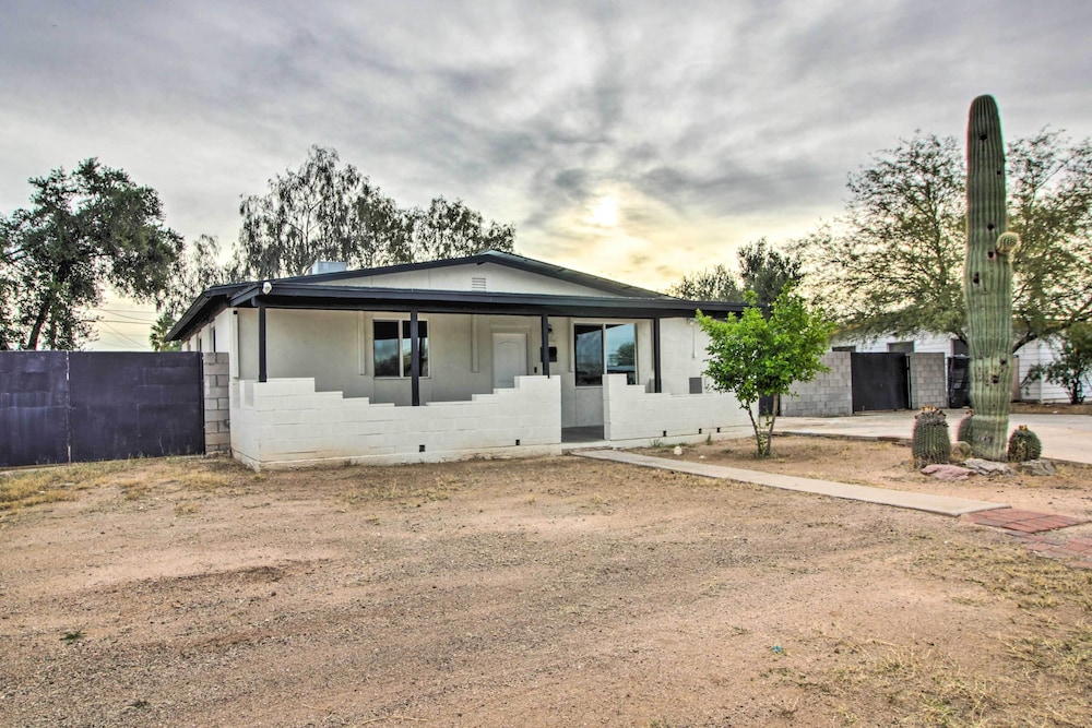 Charming Home ~ 7 Mi to Downtown Tucson!