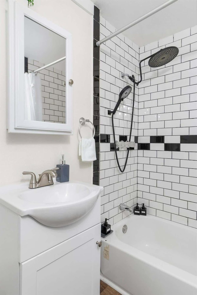 Charming 1-bedroom Home in Lakeland!