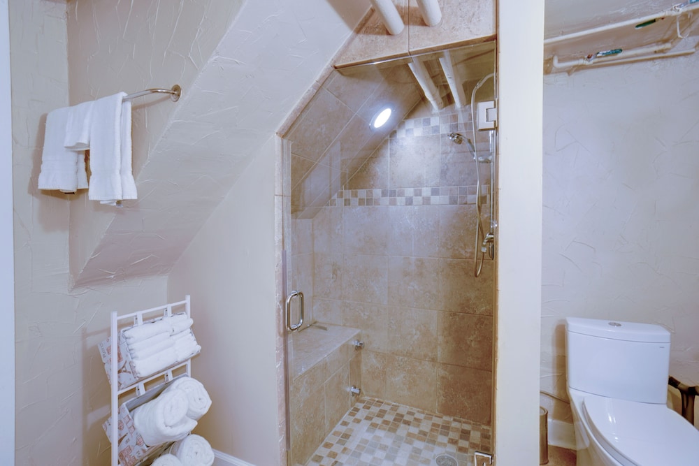 Yard & Grill: Centrally Located Denver Retreat!