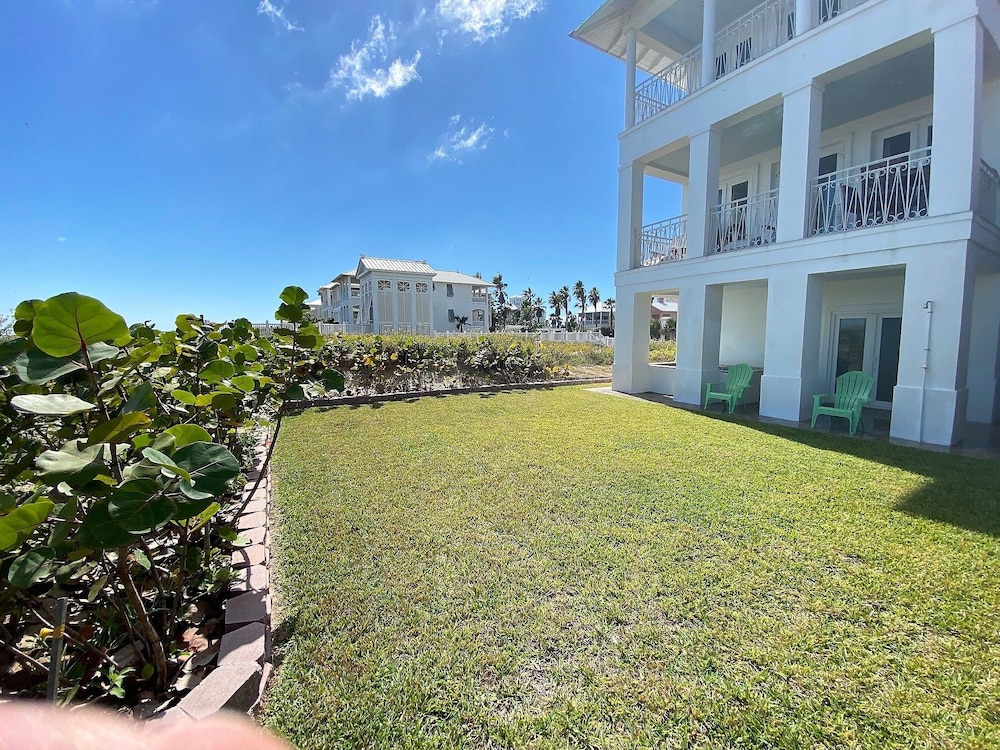 Portofino - Private Beachfront House 3 Bedroom Home by RedAwning