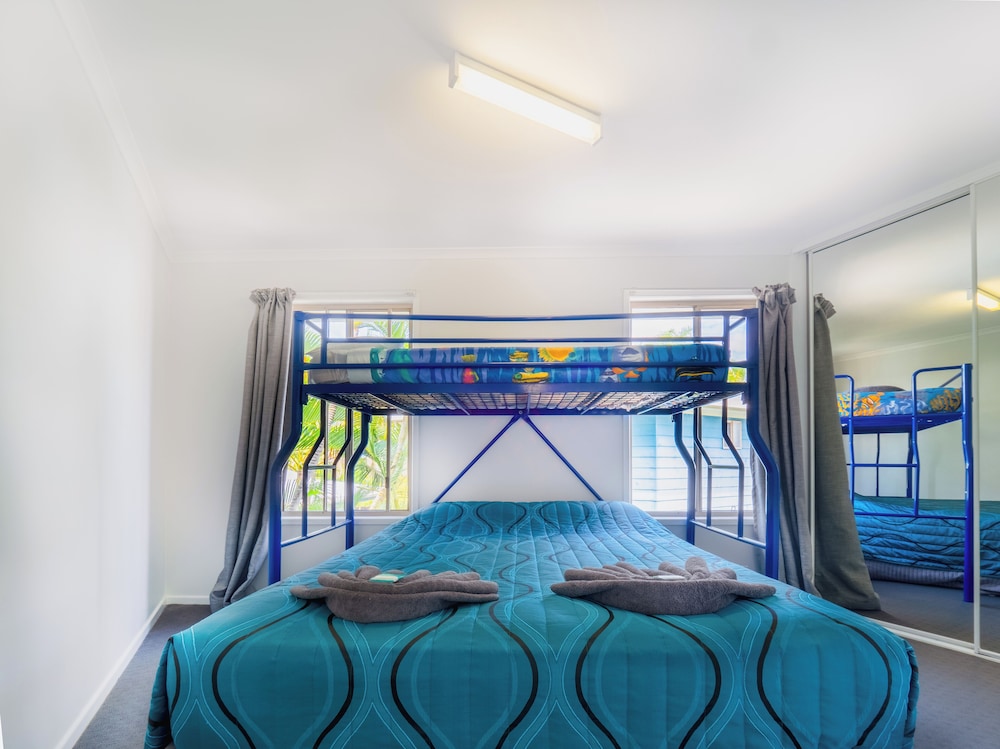 Boyne Island Motel and Villas