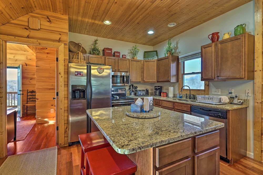 Decks & Panoramic Views: Rustic Sparta Cabin view 3