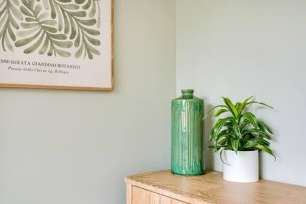 Family-friendly Getaway - Garden Parking Sleeps 7