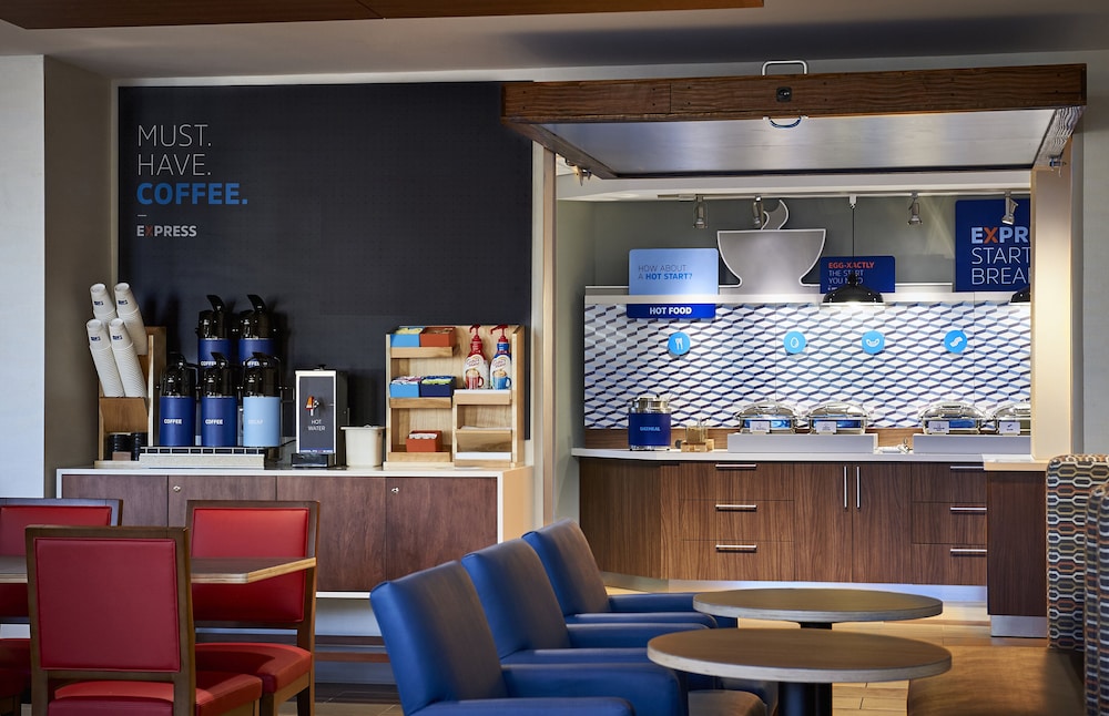 Holiday Inn Express  Suites Moody - Leeds, an IHG Hotel - Property Image 7
