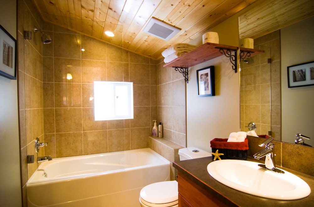 Cedar House Restaurant & Chalets