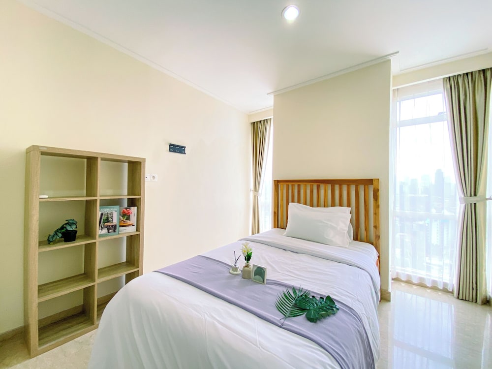 Spacious 3Br With Private Lift At Menteng Park Apartment