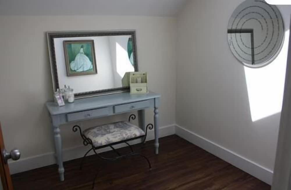 Maple Grove Guest House