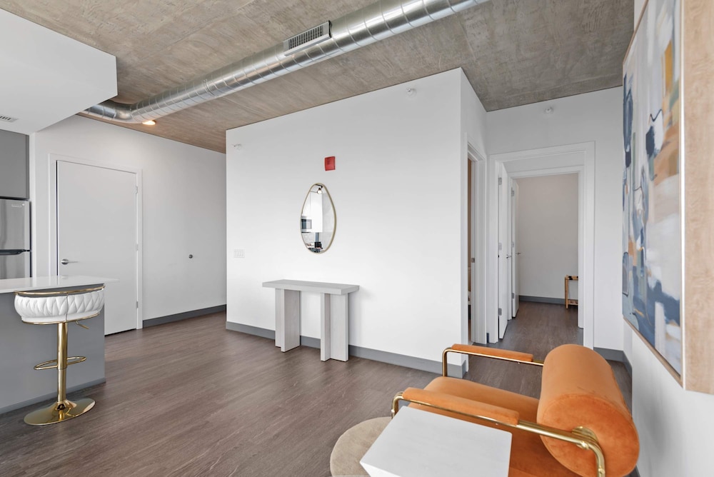 Cloud9 6 apt for 30ppl Fulton Market The Nouveau