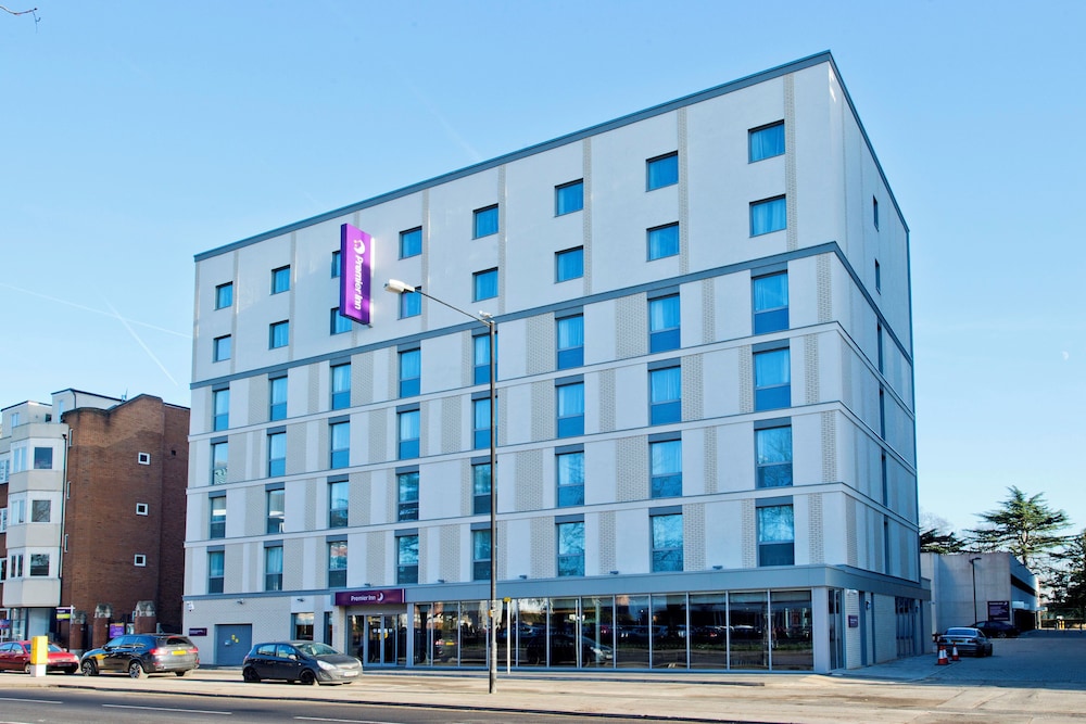 Premier Inn Slough Central South 3
