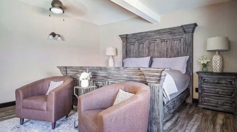 Spacious Mesa Oasis with Heated Pool