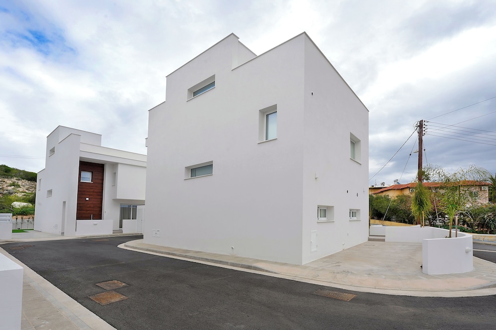 Sun & Moon Luxury 4-bedroom Villa