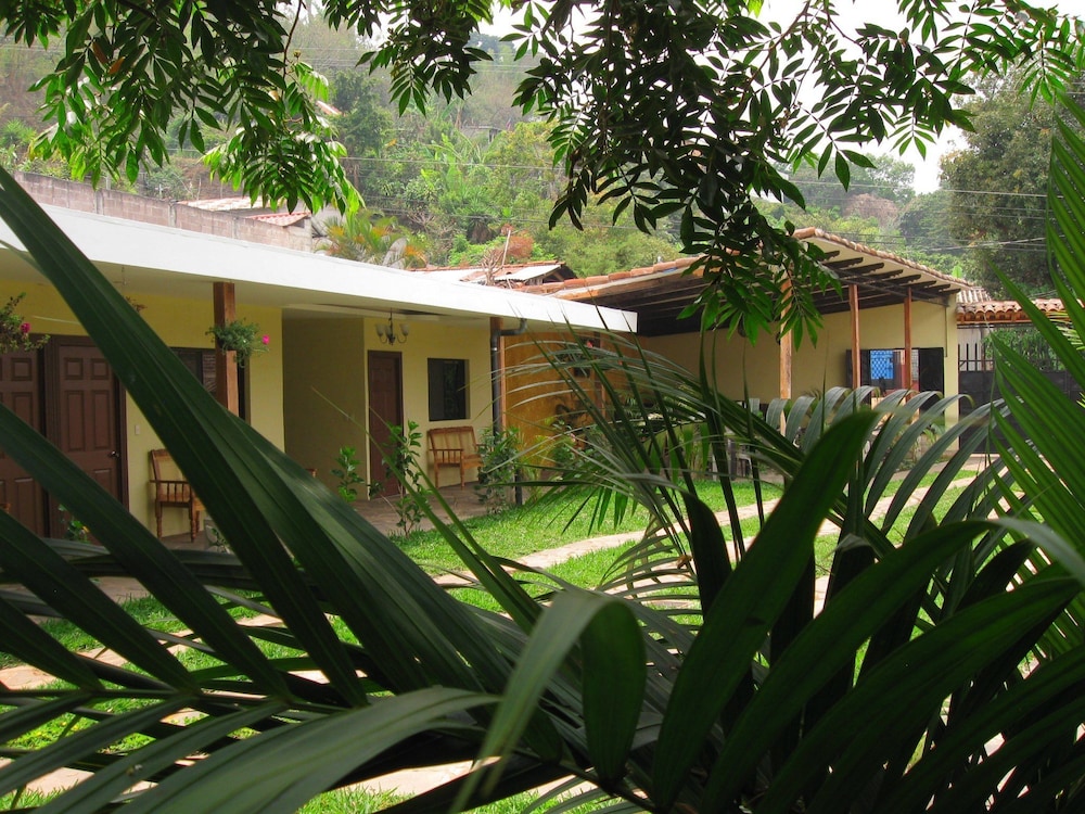 Hotel Raices