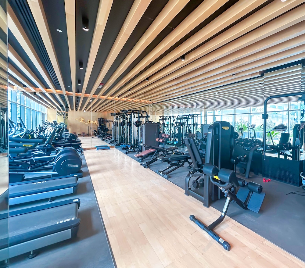 Urban Escape Studio Pool, Gym & Stylish Living