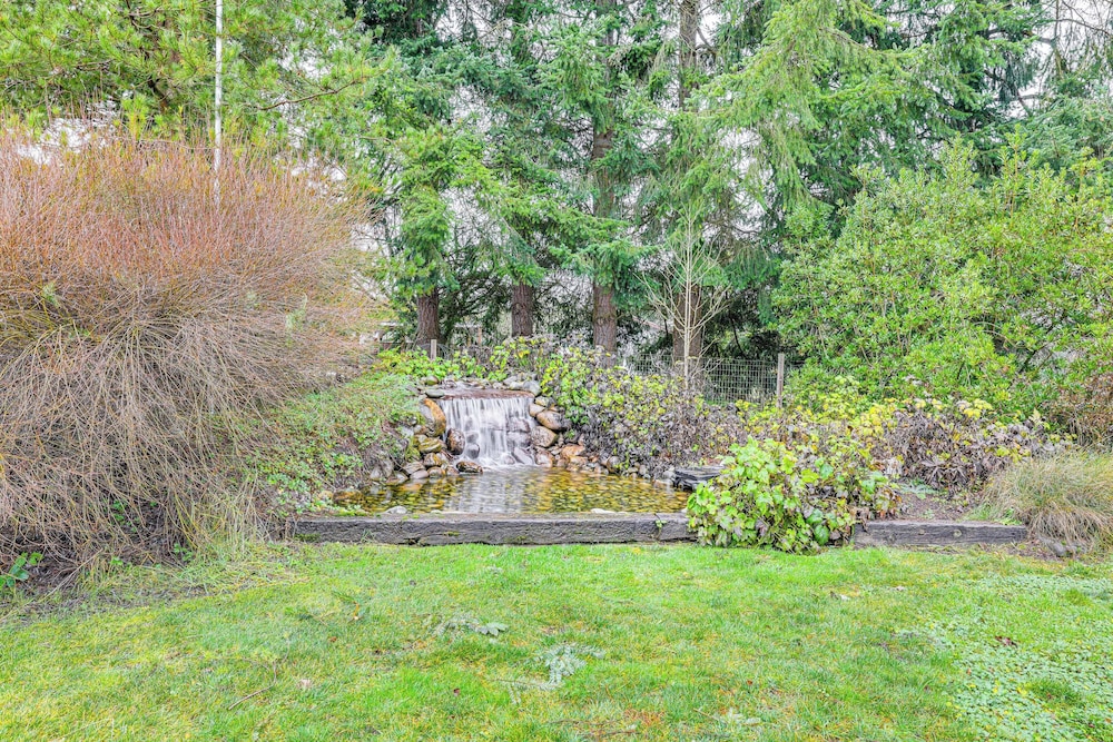11 Mi to Olympic NP: Port Angeles Retreat w/ Deck