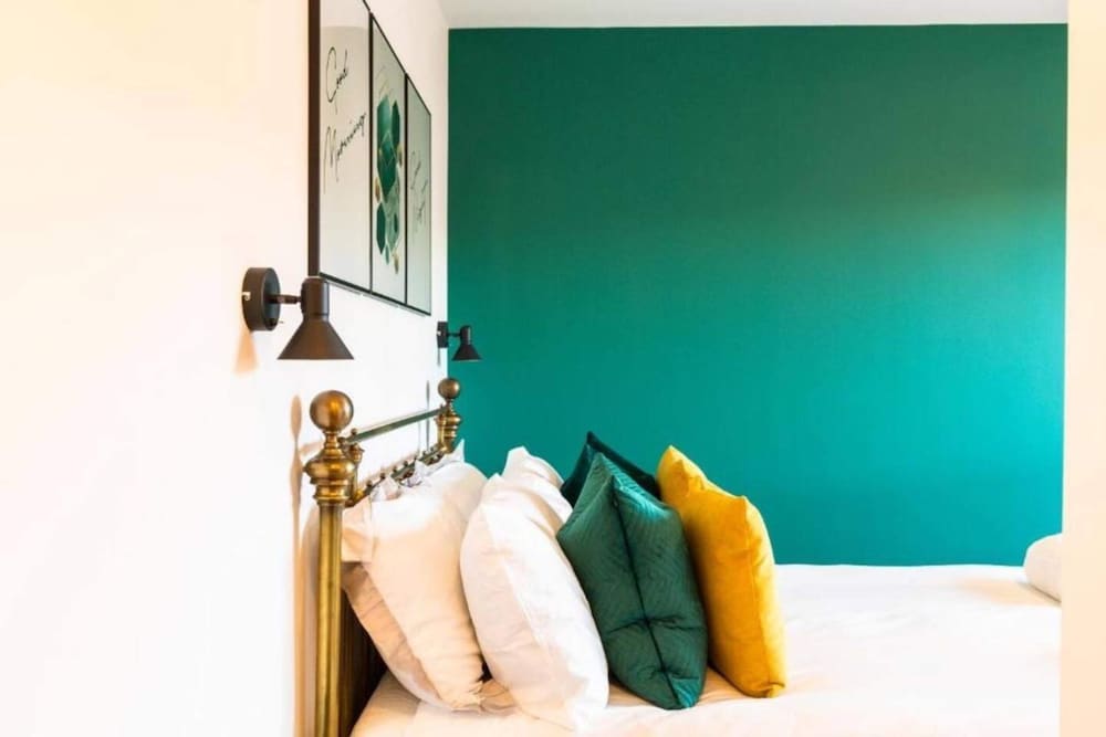 Chic & Stylish 2BD Flat in Picturesque Bristol