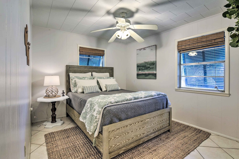 Single-story Bayside Retreat w/ Water Views! view 2