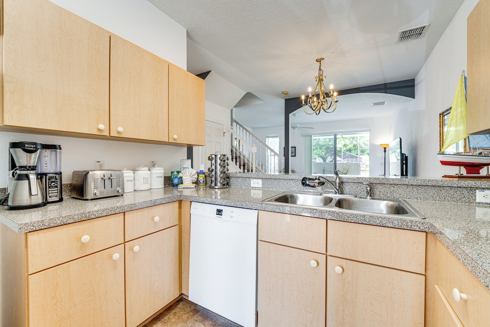 10 Mi to Wdw: Gated Townhome w/ Themed Rooms!