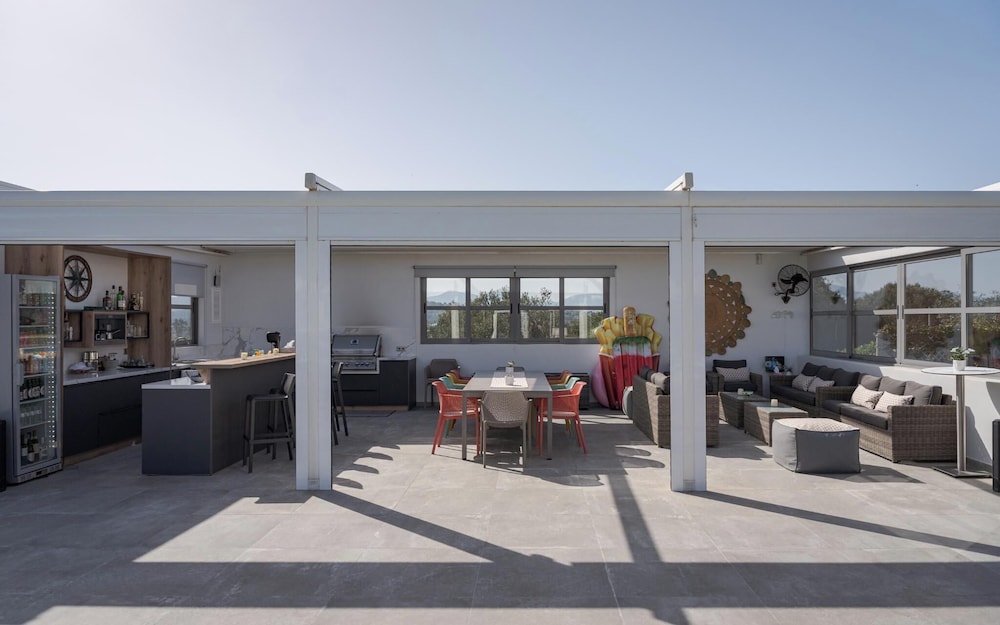 Ema's Guest House