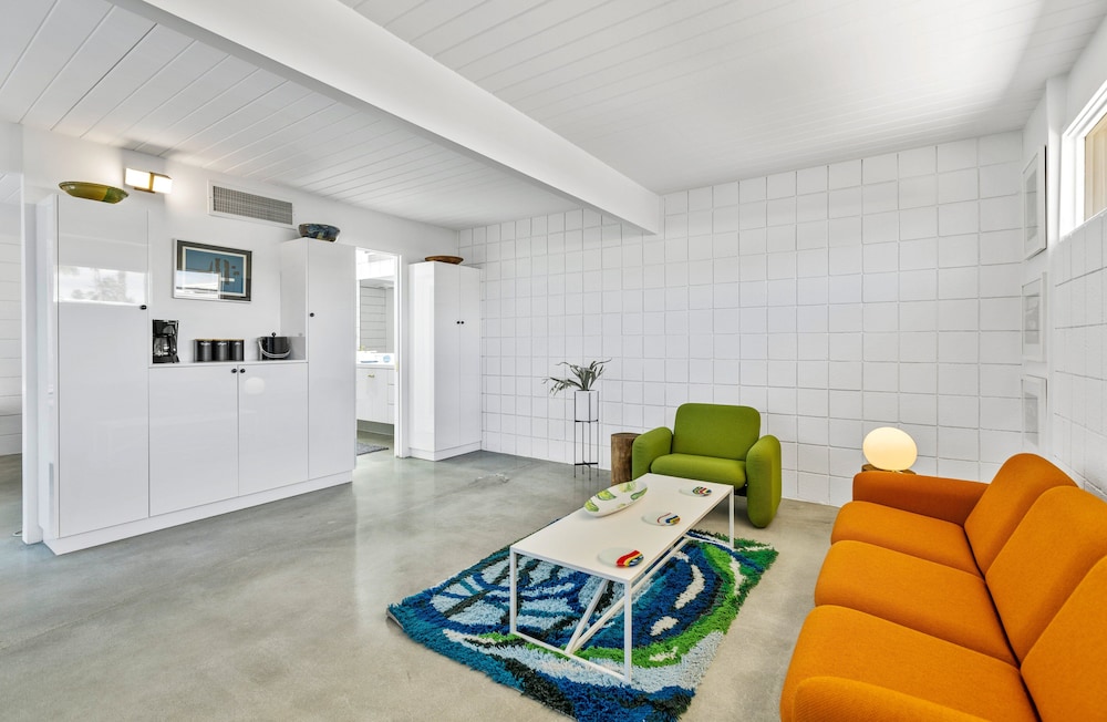 1957 Modern Hideaway