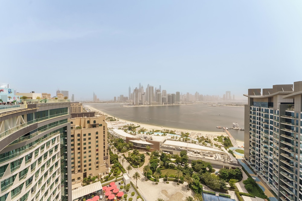 Marco Polo - New Studio | Private Beach | Infinity pool With View